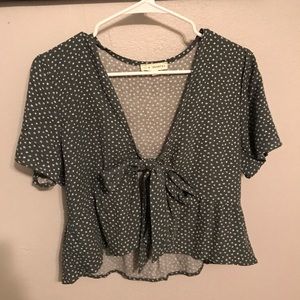 Front tie flowy LA Hearts top.